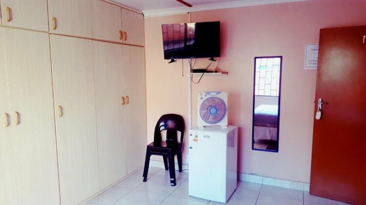 Theo's Self-Catering - Photo4