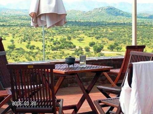 Gocheganas Lodge Windhoek - Photo3
