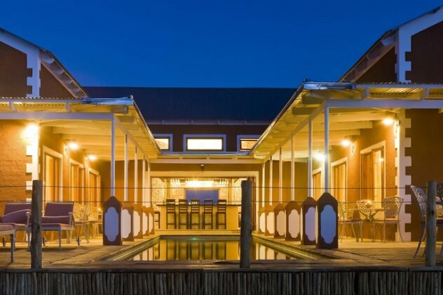 River Crossing Lodge - Photo2