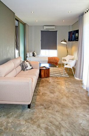 Suite 9 The Village - Photo4