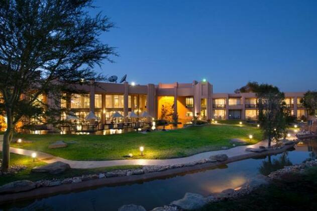 Windhoek Country Club Resort - Photo3