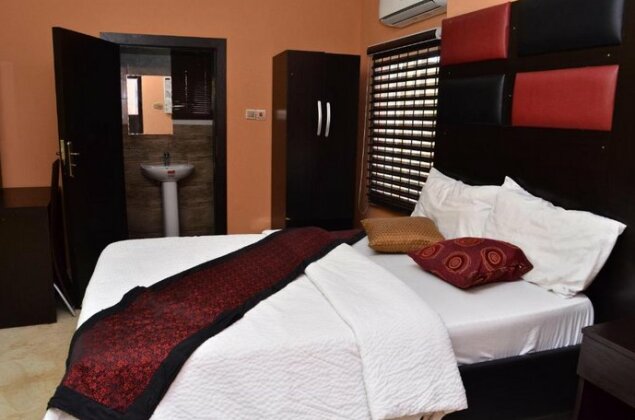 Allure Continental Hotel & Suites - Photo4
