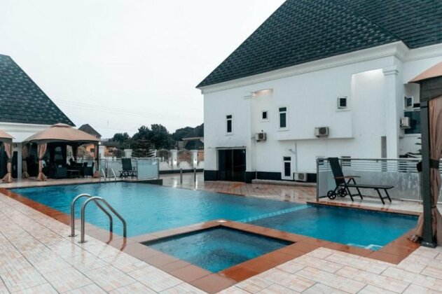 Poshlux Executive Hotel - Photo2