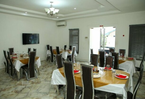 Poshlux Executive Hotel - Photo3