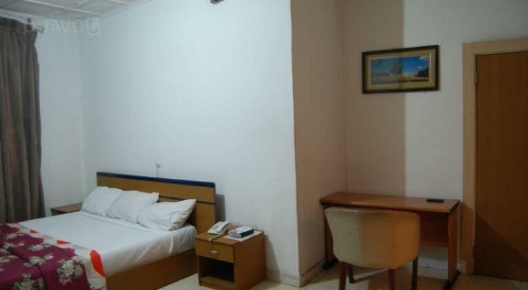 Broadwell Hotel and Suites Limited - Photo4