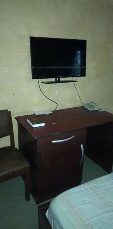 Montclair Suites - Photo2