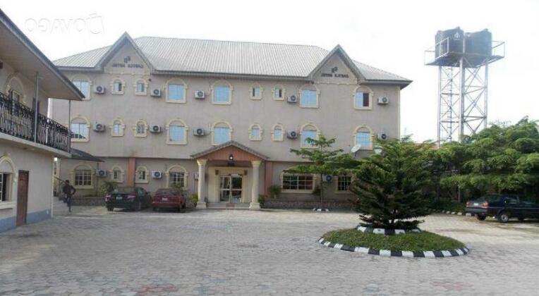 SB Castle Hotel & Suites - Photo2