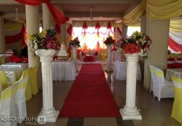 Pinnacle Hotels and Suites - Photo5