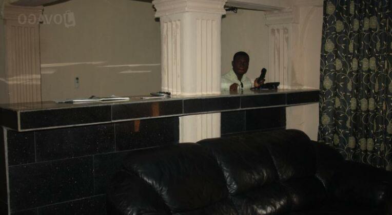 Divine Royalty Hotel - Photo2