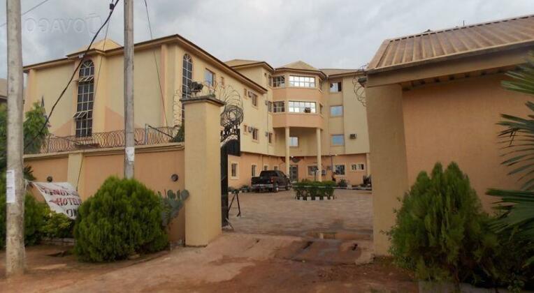 Lennox Gardens Hotel - Photo2