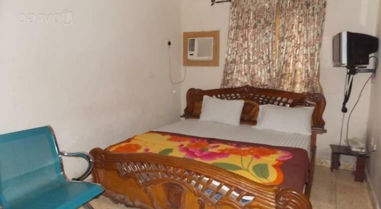 Ricky Ville Hotel Limited Ogboro Isiala - Photo5