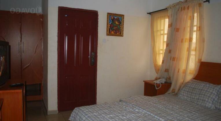 Basic Concept Guest Inn - Photo5