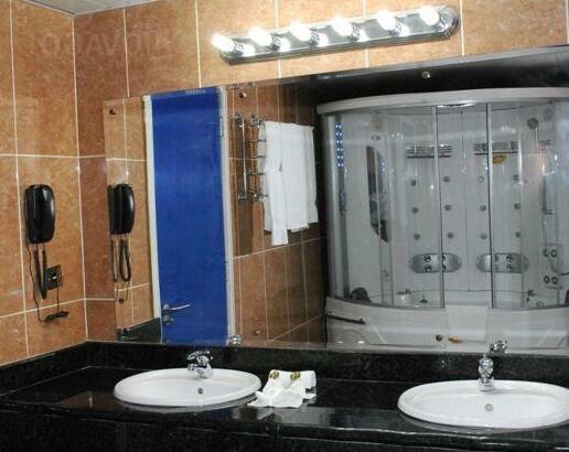 Golden Royale Hotel - Photo4