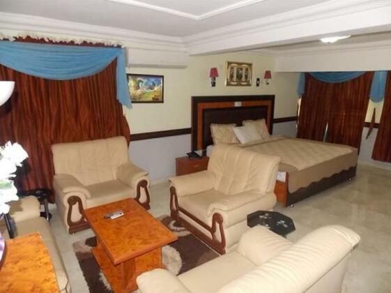 Brighton Hotel and Suites - Photo3