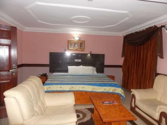 Brighton Hotel and Suites - Photo5