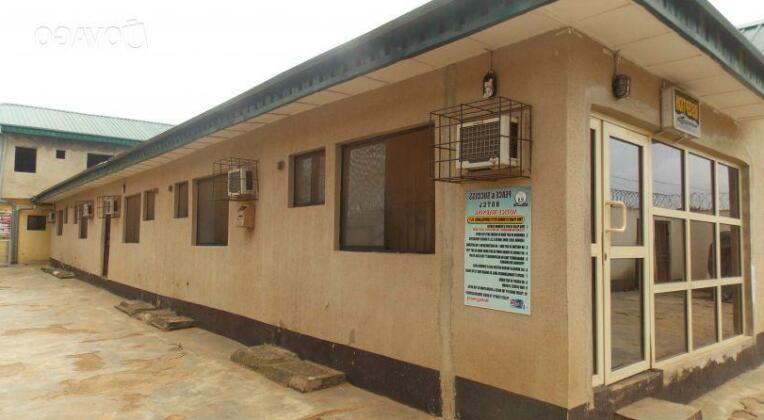 Peace And Success Hotel - Photo2