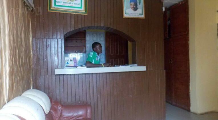 Peace And Success Hotel - Photo4