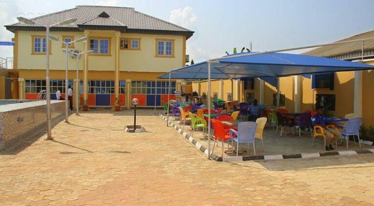 Brilliant Hotel and Suites - Photo2
