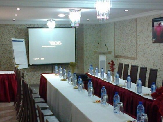 Conference Hotel and Suites Sagamu - Photo3