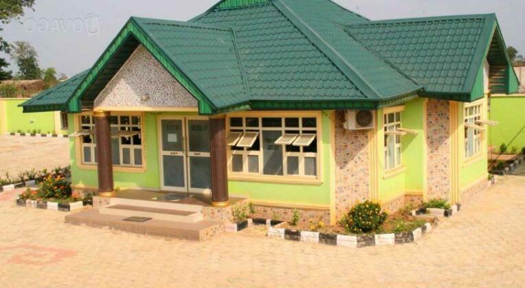 Glamonds Hotel and Suites - Photo2