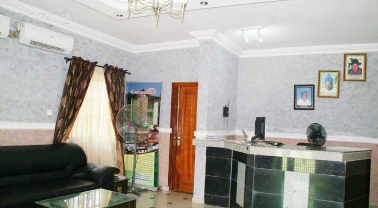 Glamonds Hotel and Suites - Photo3