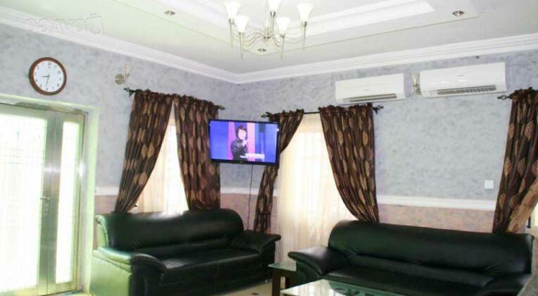 Glamonds Hotel and Suites - Photo4