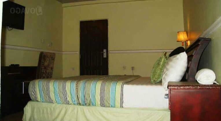 Nirvana Hotel and Suites - Photo2