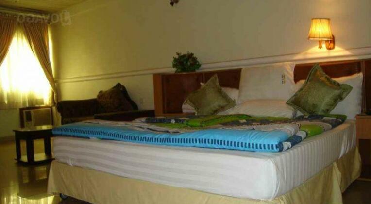 Nirvana Hotel and Suites - Photo3