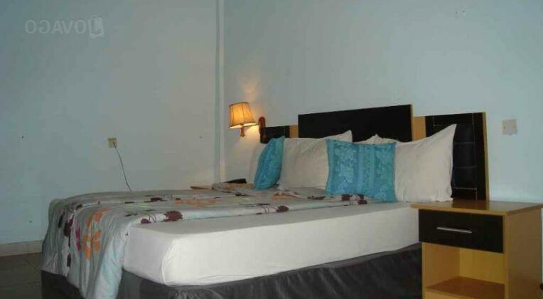Nirvana Hotel and Suites - Photo4