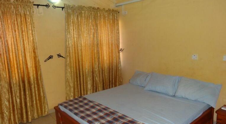 Peter Akinola House and Suites - Photo4