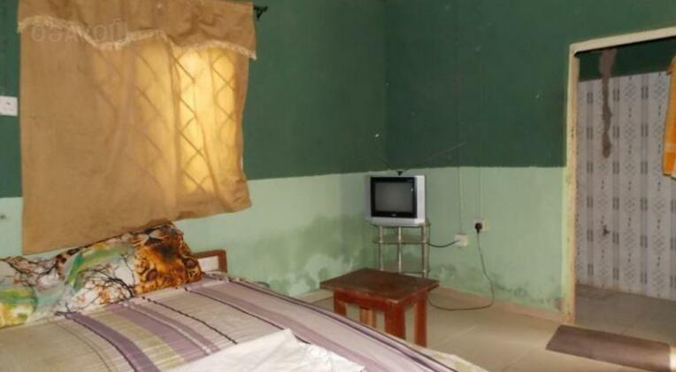 Eze Best Guest Inn - Photo5