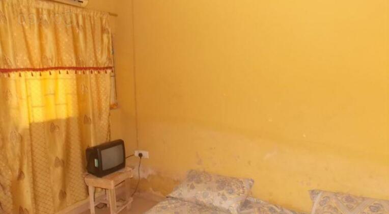 Current Guest House & Suites - Photo3