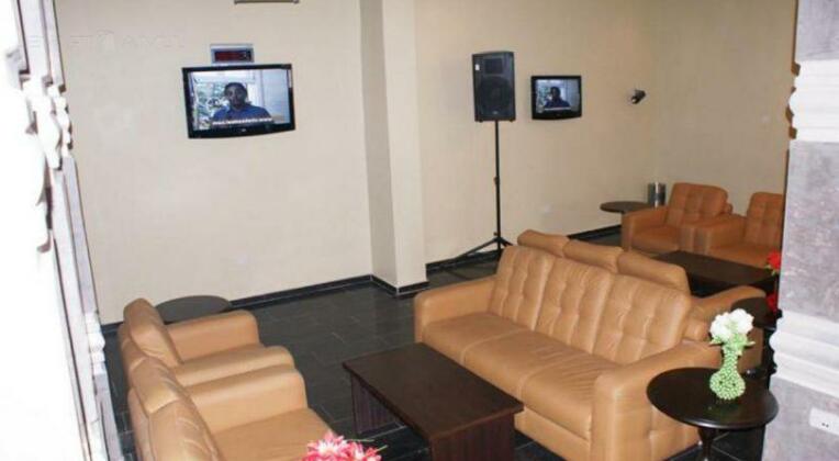 Richton Hotel and Suites - Photo4