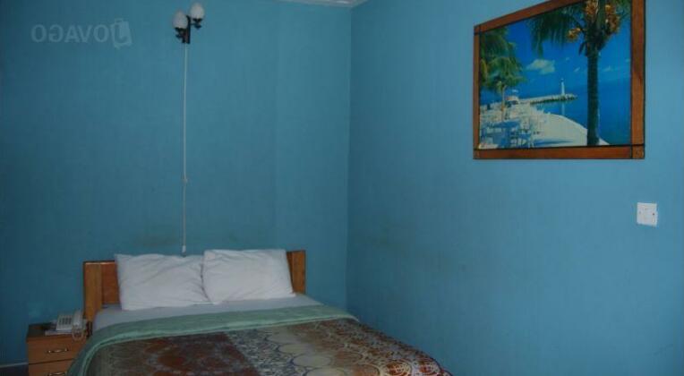 Emperor Hotel and Suites - Photo5