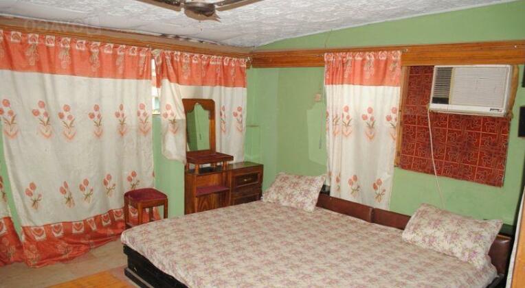 Lafe Inn - Photo2