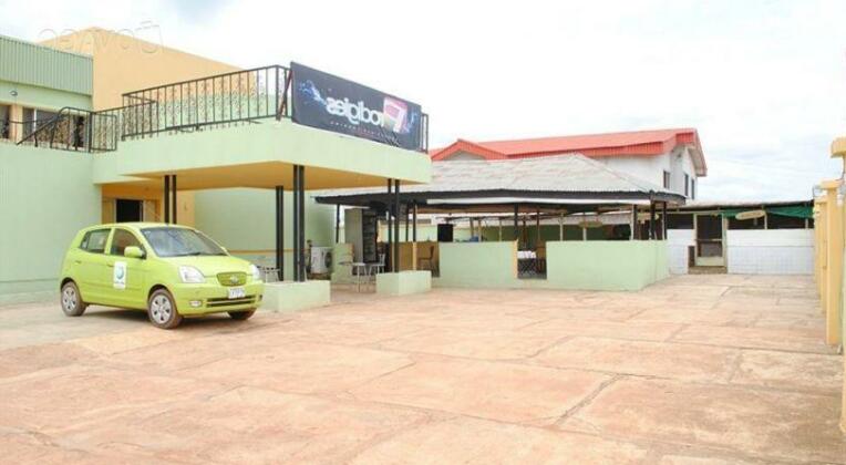 Prodigies Lounge & Guest House