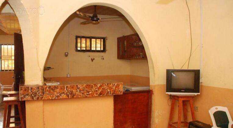 Stop Ova Hotel - Photo2