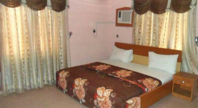 Complimentary Suites Ltd - Photo2