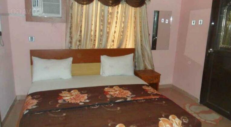 Complimentary Suites Ltd - Photo3