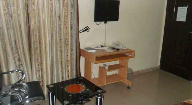 Complimentary Suites Ltd - Photo4