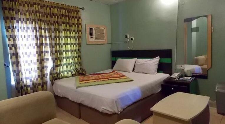Crisp Royal Hotel - Photo2