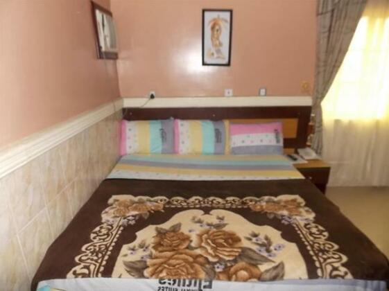 Ejitiles Royal Suites - Photo2