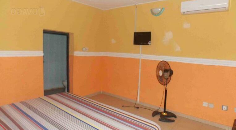 B Option Suite & Garden - Photo3