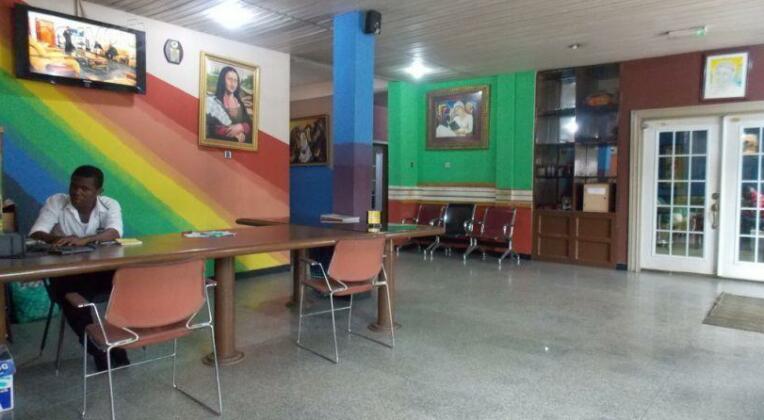 Pizzazz Hotels & Suites - Photo4