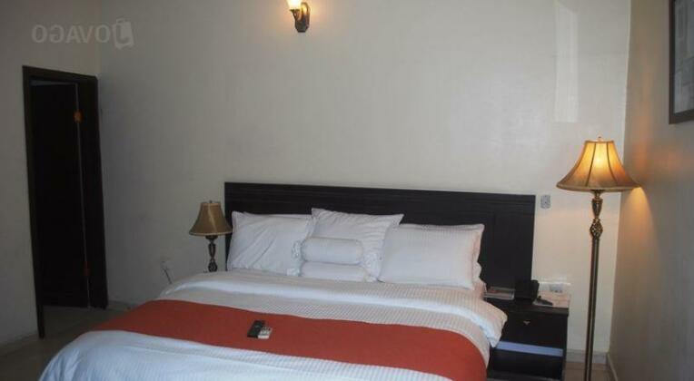 Sparklyn Hotels & Suites - Photo3