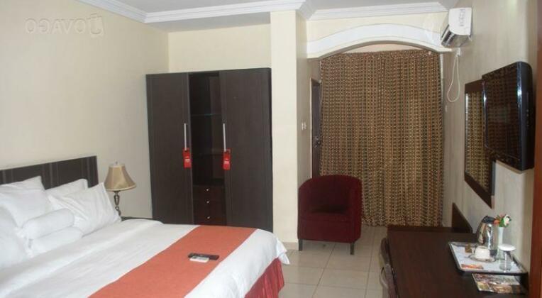Sparklyn Hotels & Suites - Photo4