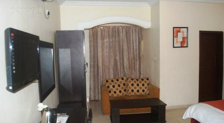 Sparklyn Hotels & Suites - Photo5
