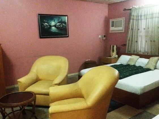 The Dons Suite Hotel - Photo2