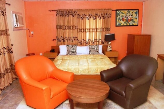 The Dons Suite Hotel - Photo3