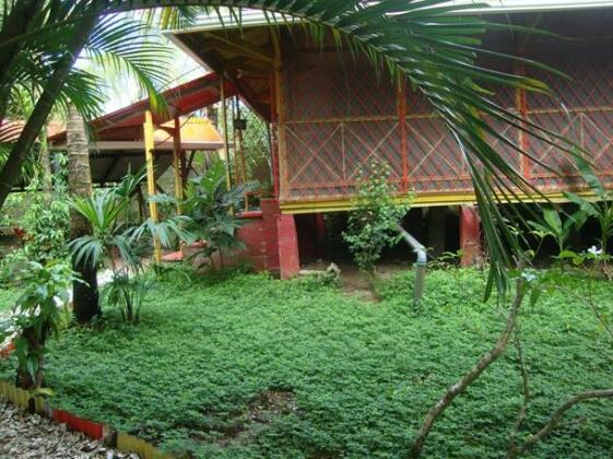 Hospedaje Yellow House